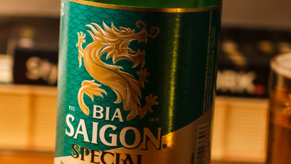 ドラゴンのようにホップの香りが立ち昇るベトナムビール | A BEER